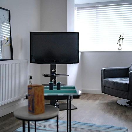 The Red House Modern Stylish Home From Home Walking Distance To Cardiff Bay And City Centre With Parking 外观 照片