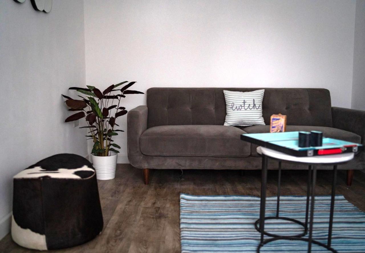 The Red House Modern Stylish Home From Home Walking Distance To Cardiff Bay And City Centre With Parking 外观 照片