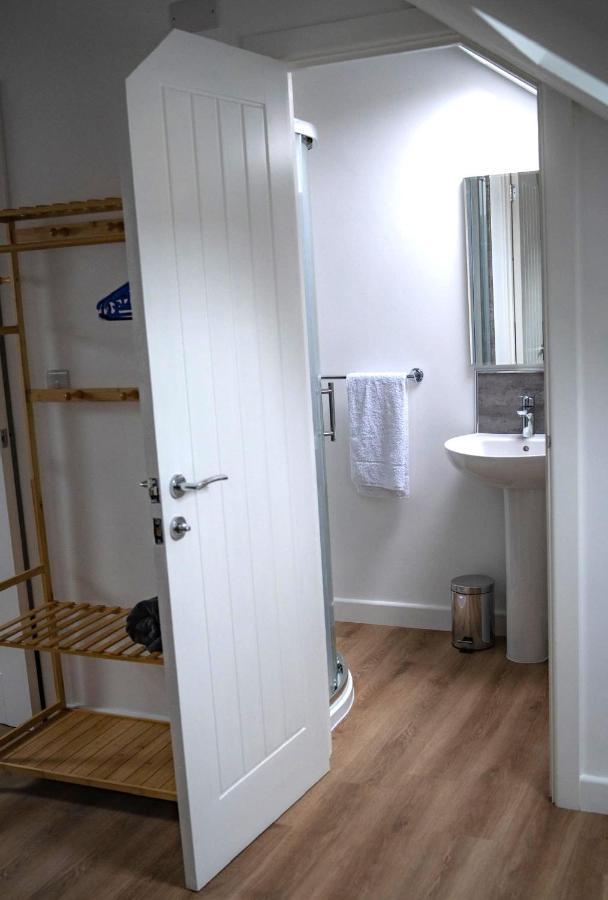 The Red House Modern Stylish Home From Home Walking Distance To Cardiff Bay And City Centre With Parking 外观 照片