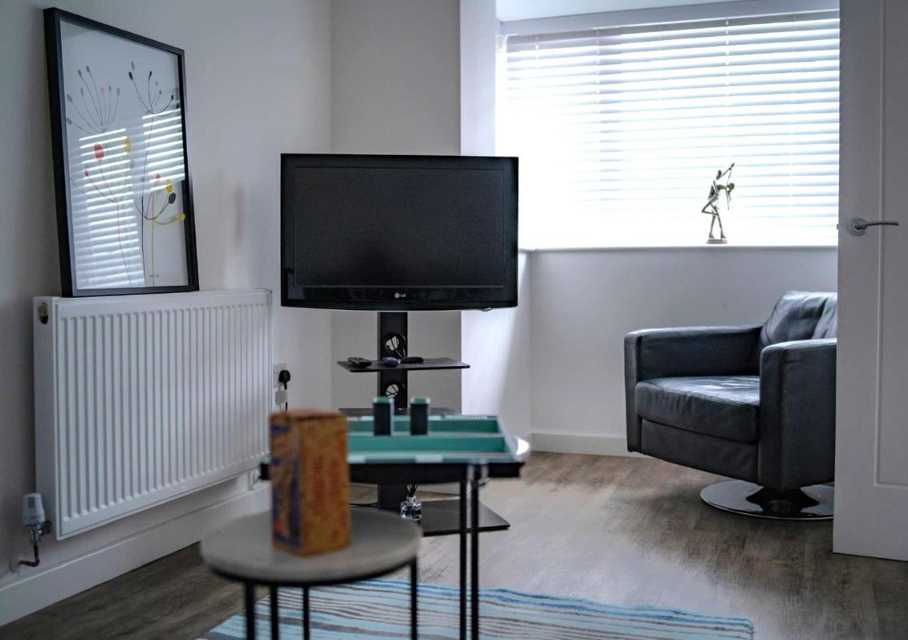 The Red House Modern Stylish Home From Home Walking Distance To Cardiff Bay And City Centre With Parking 外观 照片